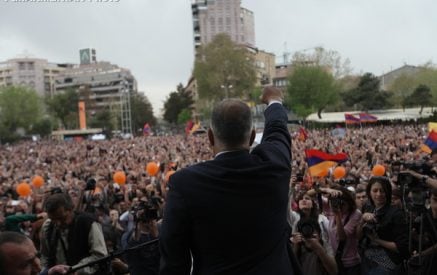 Րաֆֆի Հովհաննիսյանը անորոշության մեջ գցեց հավաքվածներին ու հեռացավ