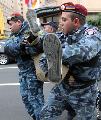 «Ո’չ վանկարկում ենք, ո’չ բղավում, ինչո՞ւ են ոտնահարում մեր ազատ տեղաշարժվելու իրավունքը» (Տեսանյութ)