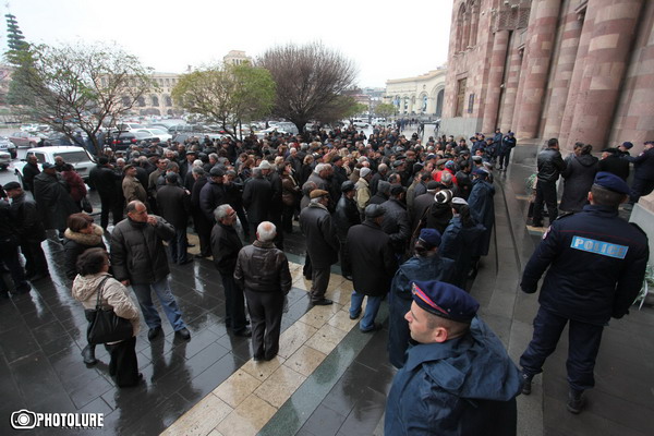 «Նաիրիտի» ցուցարարներին միացավ տնօրենը (Տեսանյութ) 