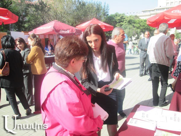 Աշխատանքի տոնավաճառում ռադիոֆիզիկոսին մաքրուհու գործ են առաջարկում, հաշվապահին` վաճառողի (Տեսանյութ)