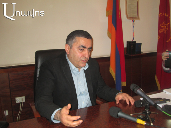 «Չեն բարուրել, պարուրել են». Արմեն Ռուստամյանը`Արամ Մանուկյանի արձանի էսքիզի շուրջ քննադատությունների մասին