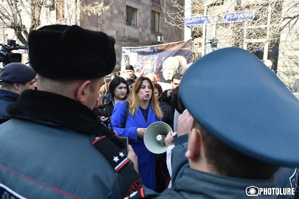 «Բա դուք չամաչեցի՞ք, էդ ո՞ւմ բերեցիք ձեզ ղեկավար նշանակեցիք, Կուտոյանի՞ն». Զարուհի Փոստանջյան