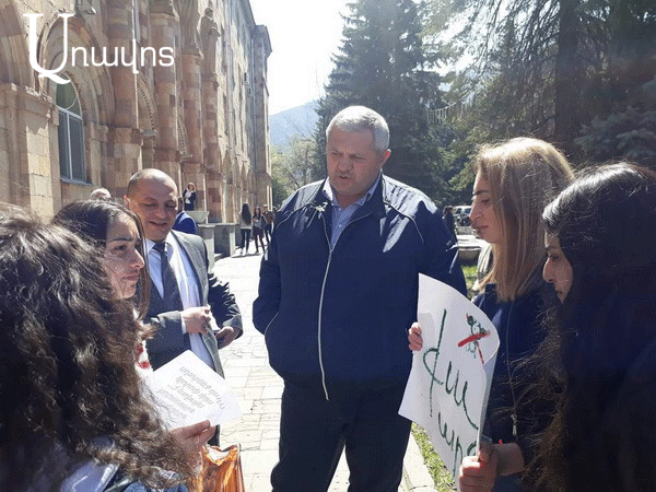 Ի՞նչ ընտրություն, ո՞վ է ձեզ ասել, որ այսօր ընտրություն կա. Մամիկոն Ասլանյան (ֆոտոշարք)