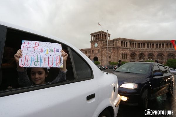 Երեխաներին զերծ պահել քաղաքականությունից