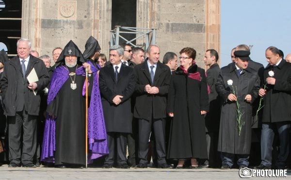 «Հանուն մեր թասիբի»․ Ռոբերտ Քոչարյանը զրկվեց Գյումրու պատվավոր քաղաքացու կոչումից