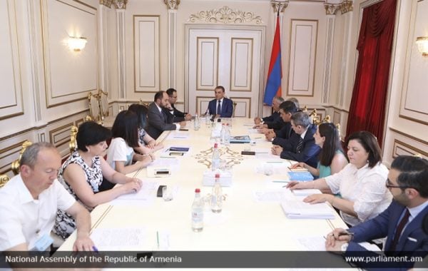 «Հաշմանդամություն ունեցող երեխաների խնդիրների մասին» թեմայով աշխատանքային խորհրդակցություն` Արա Բաբլոյանի և նախարարների մասնակցությամբ