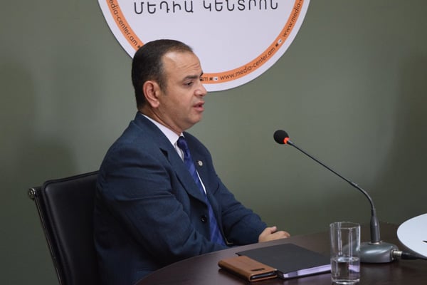 «Երևանում բոլոր հարցերը որոշում է քաղաքապետը, որը ծիծաղելի է Երևանի մասշտաբի քաղաքի համար». Գլենդելի քաղաքապետ