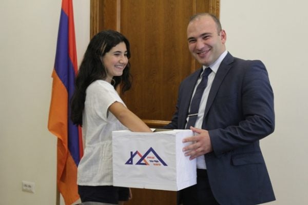 «Մենք սիրով սպասում ենք Լարիսային մեր տանը». Շուշան Փաշինյան