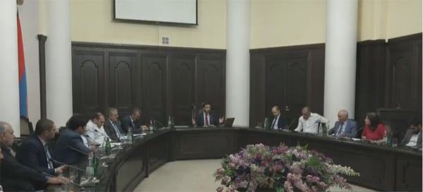 «Ստիպում եք, որ հարուստների կուսակցությու՞ն լինի». Կառավարությունը քննարկելու է արտահերթին ընտրագրավն ավելի փոքրացնելու հարցը