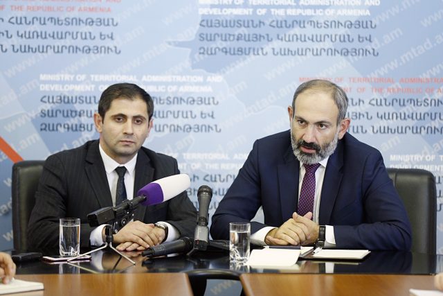 «Լավ չի, որ բնակավայրի անունը չեք հիշում, պարոն Պապիկյան». Նիկոլ Փաշինյանը՝ Սյունիքի մարզպետարանում