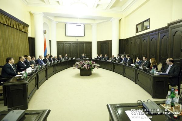 Փաշինյան. «Եթե պարզվի՝ այն պաշտոնյաները, որոնք հանձնարարականները չեն կատարել, թող «վեշերը» հավաքեն՝ գնան իրենց գործին»