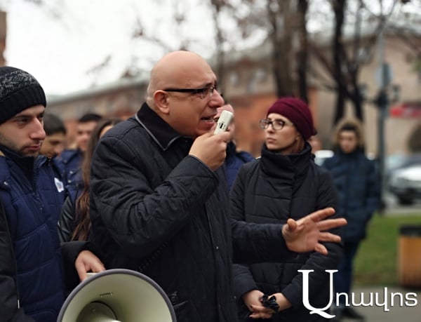 «Անունը չեմ տա, նախկին ընկերս է, բայց պաշտպանում է նախորդ իշխանության հանցագործությունները». Քոքոբելյան