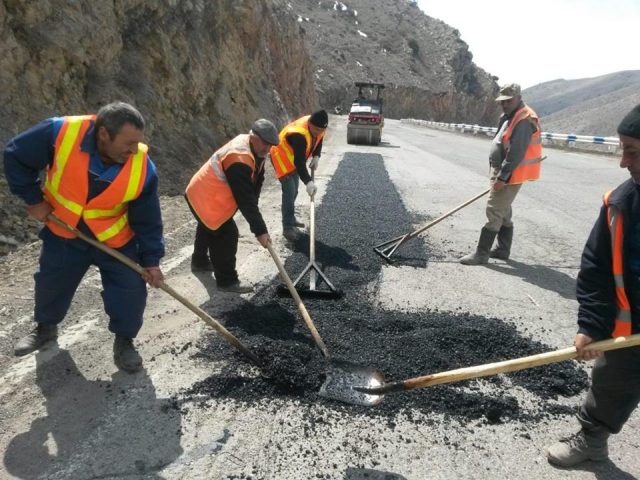 Մեկնարկել են հանրապետության ճանապարհների փոսային նորոգման աշխատանքները