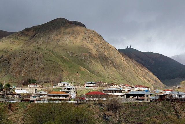 Հայ վարորդներից մեկը ստացել է ձեռքի կոտրվածք. Վրաստանում ՀՀ դեսպանությունը՝ վարորդներին ծեծելու եւ բեռնատարները վնասելու մասին