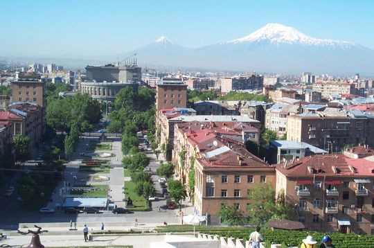 «Հեղափոխությունից հետո մարդիկ մտածեցին, որ Հայաստան կվերադառնան սփյուռքի մեր հայրենակիցները եւ անշարժ գույք ձեռք կբերեն, եւ որոշեցին, որ կարելի է գումար աշխատել այդ մարդկանց հաշվին». «Հրապարակ»