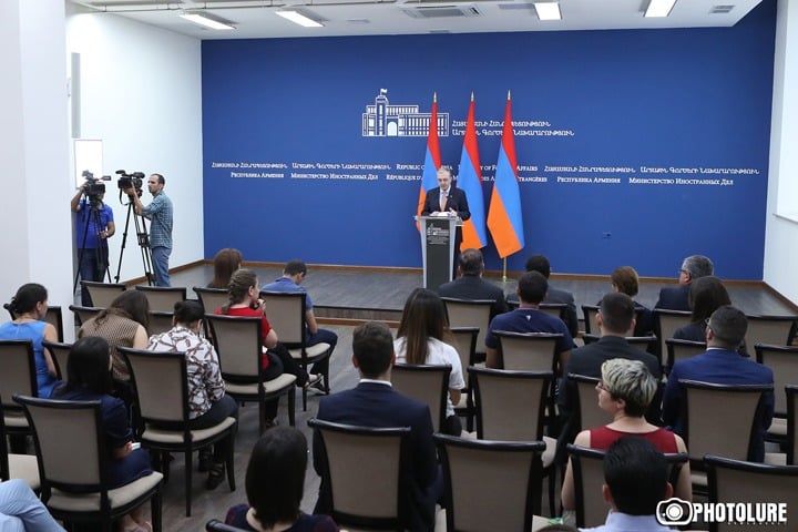 «Ցավալի է, երբ չես կարող ասել, որ արդյունքի հասել ես: Դա վերաբերում է նաև Արա Ղազարյանին». Զոհրաբ Մնացականյան