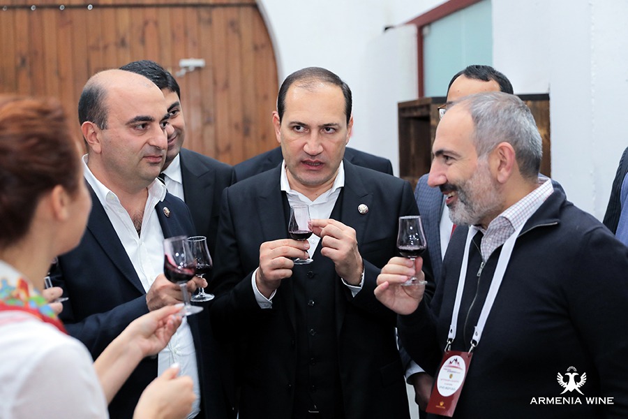 Армения фирмы. Компания «Armenia Wine». Армения вайн Арагацотн. Армянские компании. Предприятия в Армении.