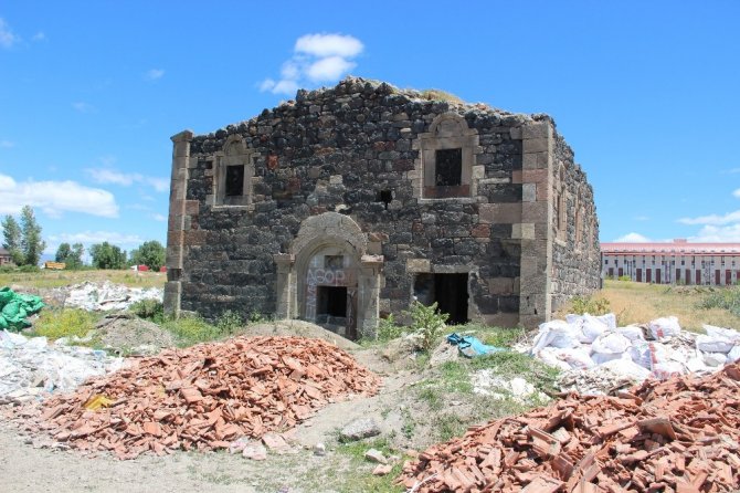 Թուրքիայում գանձագողերը մեծ վնաս են հասցրել անգամ 2500-ամյա հնություն ունեցող բերդին․տուժել է նաև Կարնո հայկական Սուրբ Մինաս եկեղեցին