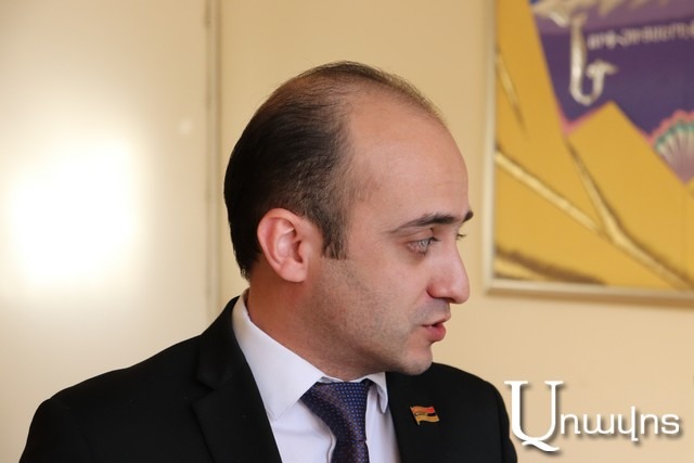 «Մշակույթի գործիչները քաղաքական ձեւով են մտնում գործընթաց». Տարոն Սիմոնյան