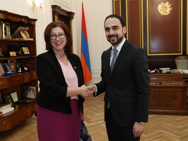 Քննարկել են տնտեսական կապերի ակտիվացման հնարավորությունները, անդրադարձել Կանադայում հայկական համայնքի գործունեությանը