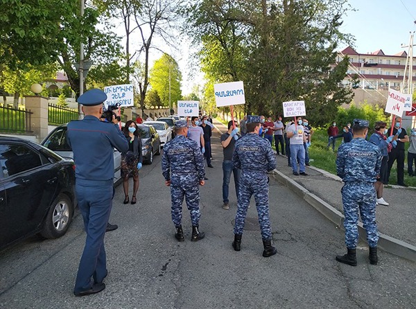 Շուշիում բողոքի ակցիա են անցկացրել Արցախի նախագահի երդմնակալության արարողության ժամանակ