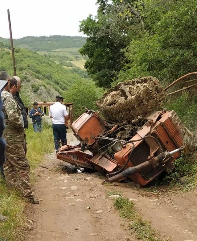 Թրթուրավոր տրակտորը շրջվել է․ 30-ամյա վարորդը մահացել է