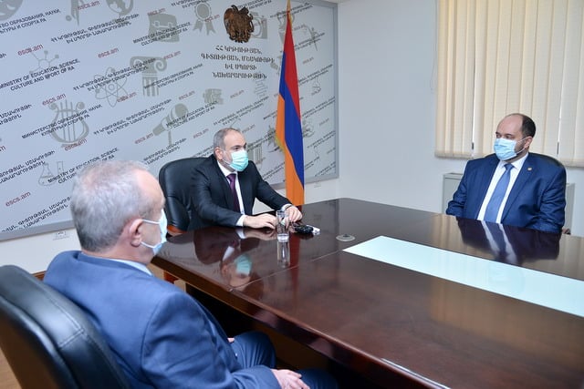 Բո­լո՞ր պաշ­տո­նանկ­ված նա­խա­րար­ներն են դառ­նա­լու խոր­հր­դա­կան ու ստ­վե­րա­յին կա­բի­նե՞տ են ձևա­վո­րե­լու, թե՞ միայն խիստ ար­ժե­քա­վոր­նե­րը, յու­րա­յին­նե­րը. «Իրատես»