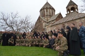 Ե­կե­ղե­ցու և զին­վո­րի դա­շինքն ան­խախտ է, այս ուխ­տը պի­տի շատ ա­մուր պա­հել, որ­պես­զի եր­կիրն էլ ա­մուր մնա. «Իրատես»