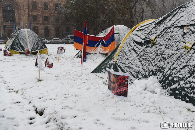 «Ոչ միայն դավաճանել է բանակին թիկունքից, այլ վաճառել է 5000-ից ավելի զոհված մեր ընկերների արյունը, մեր հողերը, մեր ազատագրած տարածքները». ազատամարտիկ Գեւորգ Գեւորգյան