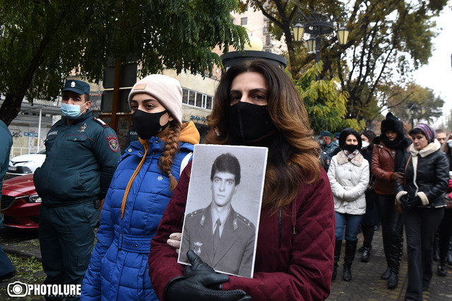 «Մի աղջիկ եկել էլ եղբոր նկարով. 27 տարի առաջ էր գերի ընկել». Նարեկ Մարգարյան