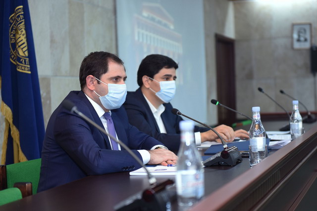 «Պարոն Պապիկյանը գտնվում է ԵՊՀ խորհրդում, որովհետեւ դա իր մայր բուհն է». Վահրամ Դումանյանի փաստարկներից մեկը