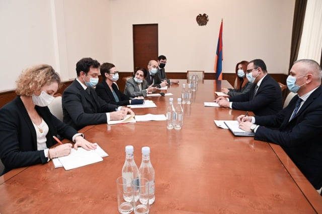 Դեսպանն ընդգծել է, որ Զարգացման ֆրանսիական գործակալությունը շարունակելու է ակտիվ ներդրումային գործունեությունը ՀՀ-ում հատկապես ենթակառուցվածքների բարելավման ուղղությամբ