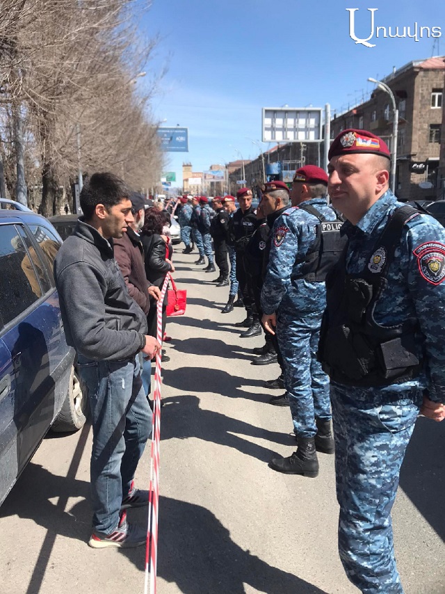 «Համաձայն չենք Հայաստանի թրքացմանը»․ բողոքի ակցիա Գյումրիում՝  Նիկոլ Փաշինյանի այցի ժամանակ