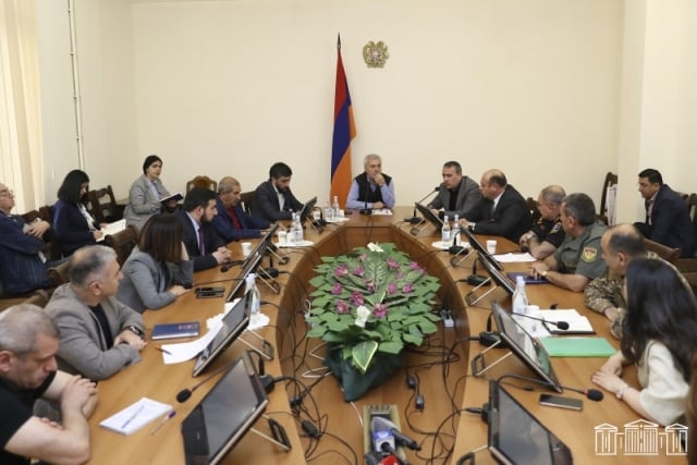 Ոստիկանապետի տեղակալի տեղեկացմամբ` բերման ենթարկված անձանց տվյալները նույնականացվել են, եւ այդ տեղեկատվությունը կփոխանցվի ՊՆ-ին