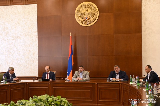 Արցախցիները բոլորի համար օրինակ են այն առումով, որ չնայած այս ծանր իրավիճակին, մնում են այստեղ, ապրում են, զավակներ են ունենում։ Եվ ես հպարտ եմ, որ կանգնած եմ ձեր կողքին․ Ռուբեն Վարդանյան