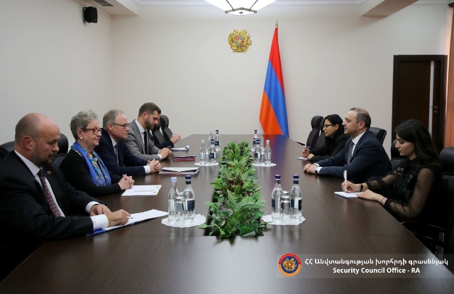 ԱԽ քարտուղարն ընդգծել է ԵՄ դիտորդական կարողությունների առաքելության ու ԵԱՀԿ կարիքների գնահատման առաքելության դերակատարությունը՝ տարածաշրջանում անվտանգային միջավայրի ամրապնդման հարցում