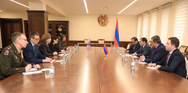 Պապիկյանը և դեսպան Քվինը քննարկել են պաշտպանական ոլորտում հայ-ամերիկյան համագործակցության զարգացմանն առնչվող հարցեր