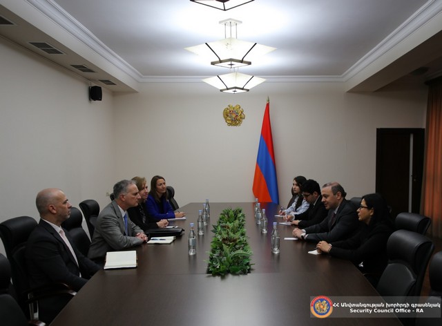 Ադրբեջանի նպատակը խաղաղ բանակցություններին ուղղված ջանքերն ի չիք դարձնելն է. Արմեն Գրիգորյանը՝ ԵԱՀԿ Մինսկի խմբի ամերիկացի համանախագահին