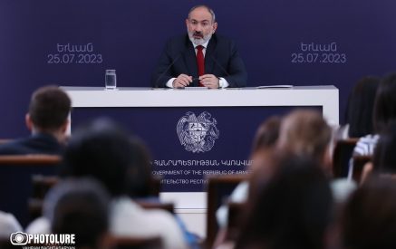 «Մանդատ չունենք այդ հարցը քննարկել, մենք քննարկում ենք այն հարցը, որը վերաբերում է մեզ». Փաշինյանը՝ Միշելին ու Տոյվո Կլաարին չհակադարձելու մասին