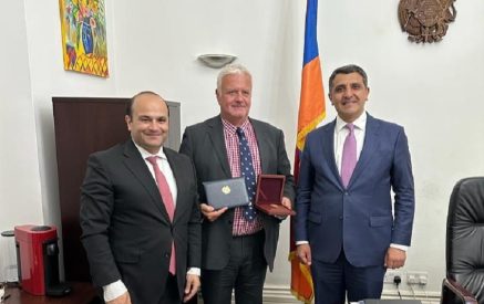 Բժիշկ Սթիվեն Լեոնարդ Ալեքսանդր Ջեֆերիին հանձնվել է Հայաստանի Հանրապետության վարչապետի հուշամեդալը