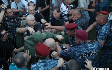 Բաղրամյան-Դեմիրճյան խաչմերուկում ցույցի ընթացքում զանգվածային անկարգություններ կատարելու համար 12 անձի նկատմամբ քրեական հետապնդում է հարուցվել. նրանցից 8-ը կալանավորվել է