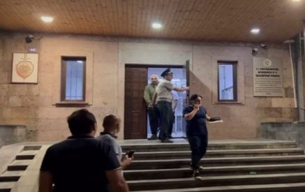 Գեղամ Մանուկյանը և Արման Ղազարյանն այցելել են Աշտարակ քաղաքի ՁՊՎ, որտեղ գտնվում են երեկ երեկոյան Բաղրամյան պողոտայից բերման ենթարկված 5 ձերբակալված քաղաքացիներ