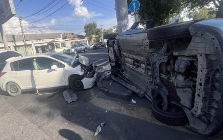 Մալաթիայի թաղապետարանի խաչմերուկում բախվել են «Nissan Tiida»-ները, որոնցից մեկը կողաշրջվել. կա 3 վիրավոր. shamshyan.com