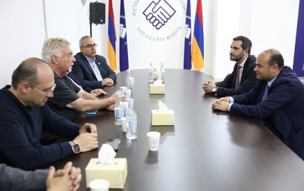 ՔՊ-ականները հանդիպել են Ռամկավար ազատական կուսակցության կենտրոնական վարչության անդամների հետ