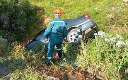 «Mercedes-Benz»-ը դուրս է եկել ճանապարհի երթևեկելի հատվածից և հայտնվել ձորում