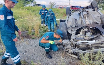 Սևանի թերակղզու խաչմերուկում «Honda» մակնիշի ավտոմեքենան դուրս է եկել ճանապարհի երթևեկելի հատվածից և շրջվել