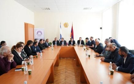 Գևորգ Պապոյանը Գորիսում ներկայացրել է պետական աջակցության շուրջ երկու տասնյակի հասնող ծրագրերը, դրանցից օգտվելու և դիմելու կարգը